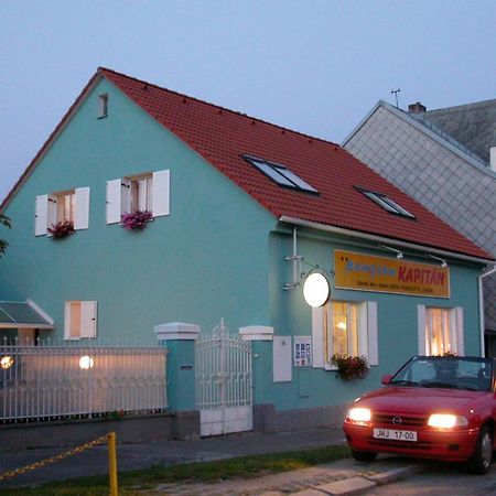 Penzion Kapitan Йиндржихув-Градец Экстерьер фото